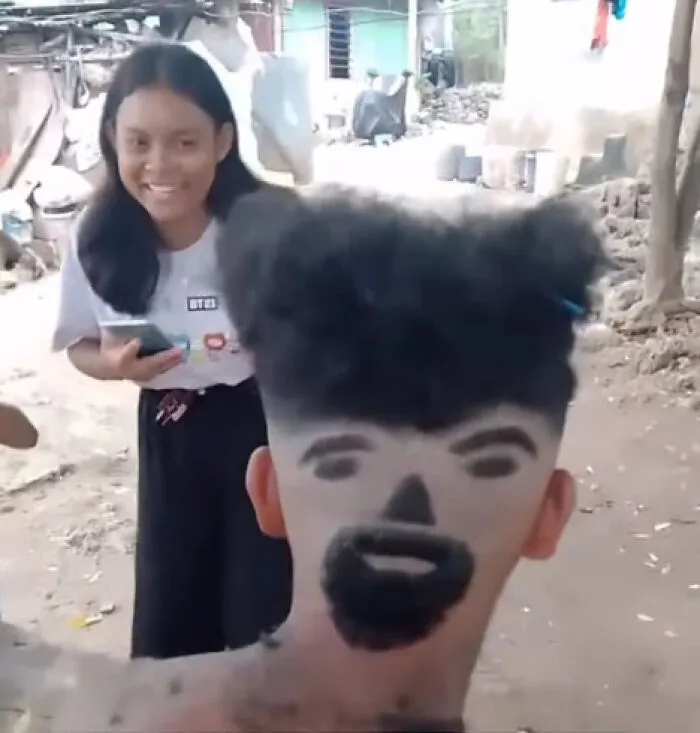 32 Cortes de pelo tan ridículos que son para llevar sombrero hasta que vuelva a crecer