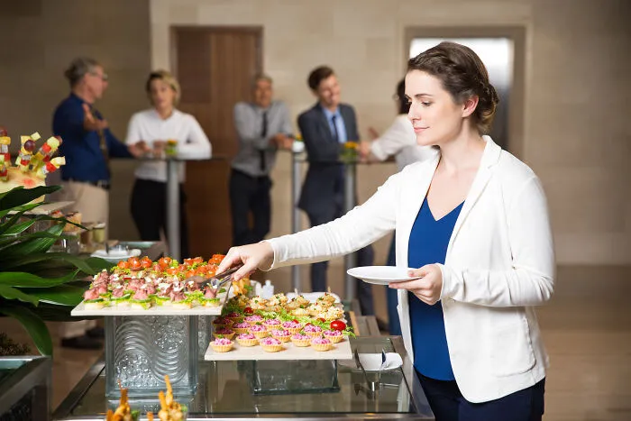 "Haunts Me To This Day": 58 Moments Workers From All-You-Can-Eat Establishments Can't Forget