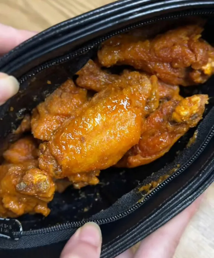 "Haunts Me To This Day": 58 Moments Workers From All-You-Can-Eat Establishments Can't Forget
