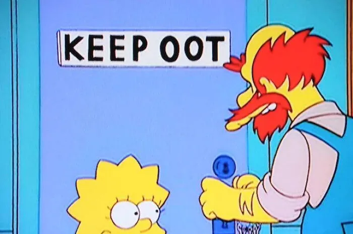 Scene from The Simpsons showing a sign with the misspelled phrase keep oot, featuring main characters.