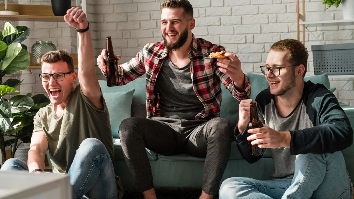 “Push Back Harder": BF Expects GF To Tiptoe Around His Whims, Tells Her Not To Invite Friends Over