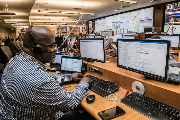 30 Juicy Stories From Folks Who Work In “Boring” Industries That Will Probably Surprise You