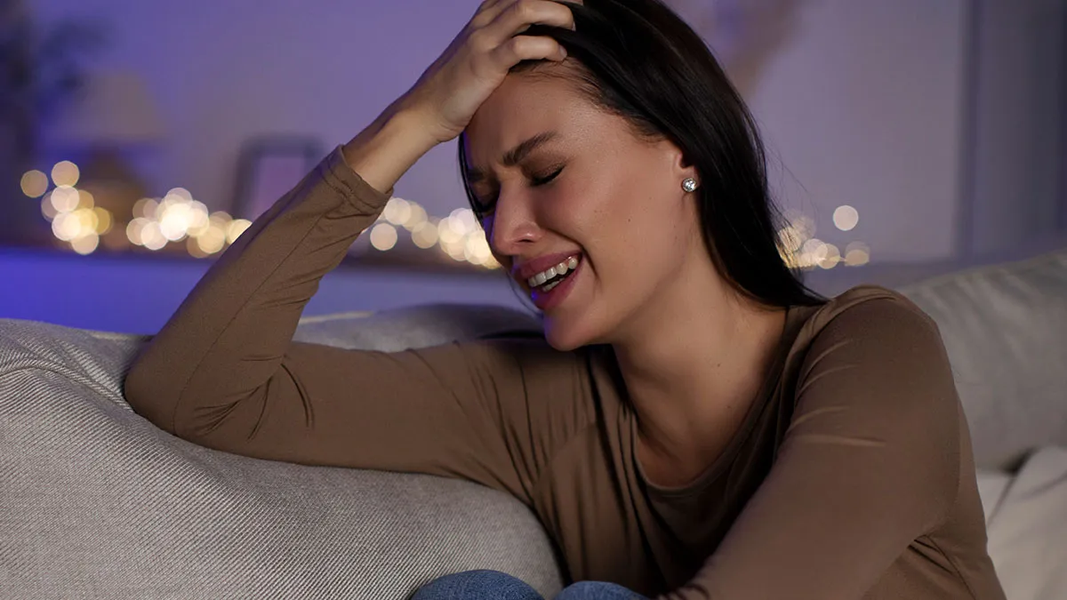 Guy Comes Home To GF’s Gift And Hugs After Long Work Trip, Mocks Her And Demands “Space”