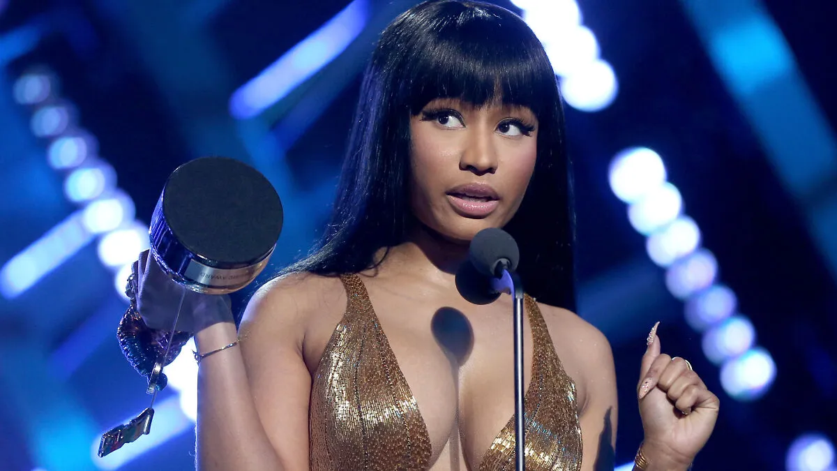 15 Celebrities Who Tried To Start Drama With People Who Remained Completely Unbothered