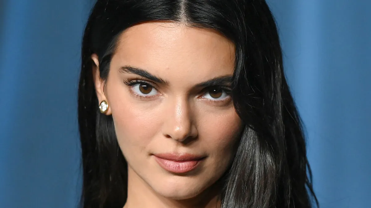 "Hand Her A Mirror": Kendall Jenner Draws Scrutiny After Denying Plastic Surgery Rumors