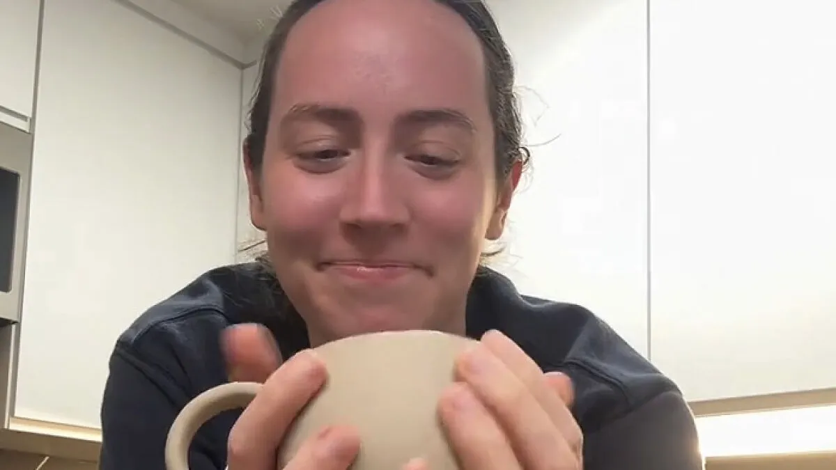 “Run Before It’s Too Late”: Fiancé’s ‘Wrong’ Christmas Gift Has The Internet In Its Feelings