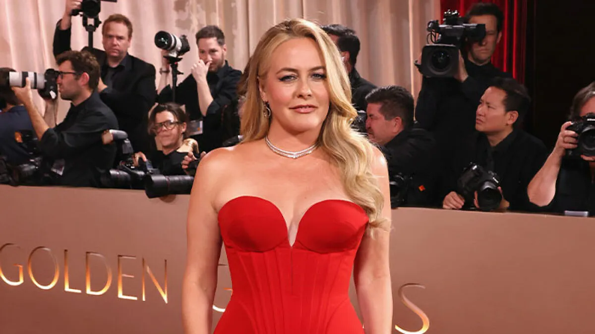 Alicia Silverstone Goes Viral As Viewers Notice Bizarre Facial Movements At Golden Globes