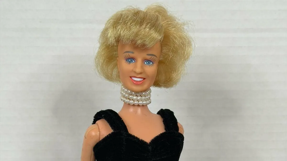 "Why's Her Face So Greasy?": 15 Celebrity Dolls That Went Viral For All The Wrong Reasons