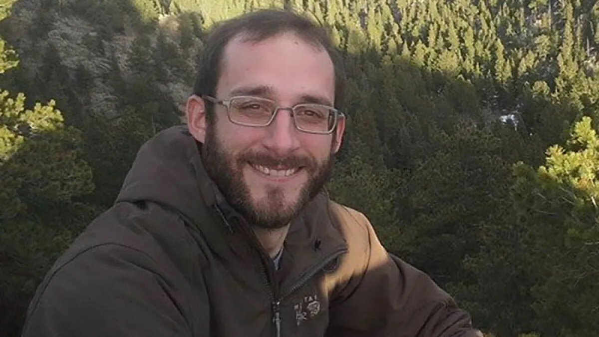 “The Government Doesn’t Care About Us”: Alex Pretti’s Parents Learned His Fate From A Reporter