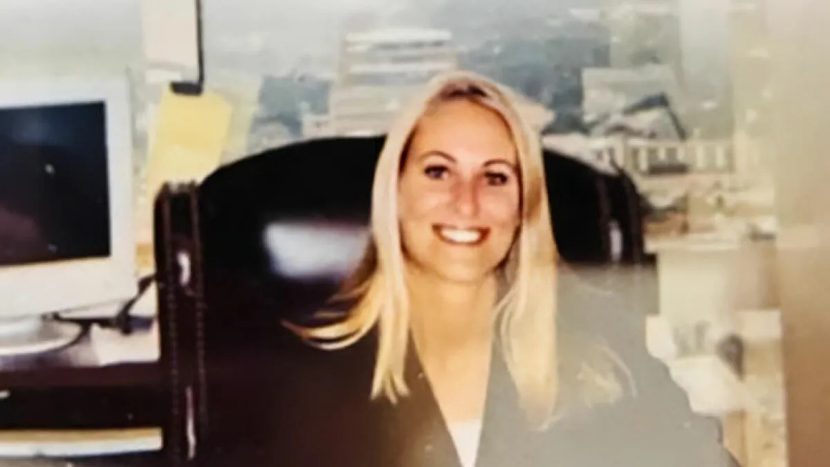 Lawyer, 44, Discovered Deceased On Transatlantic Flight After Falling Asleep On Mom's Shoulder