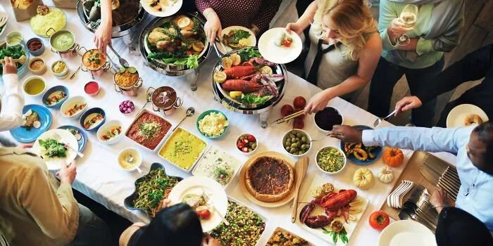 "Haunts Me To This Day": 58 Moments Workers From All-You-Can-Eat Establishments Can't Forget