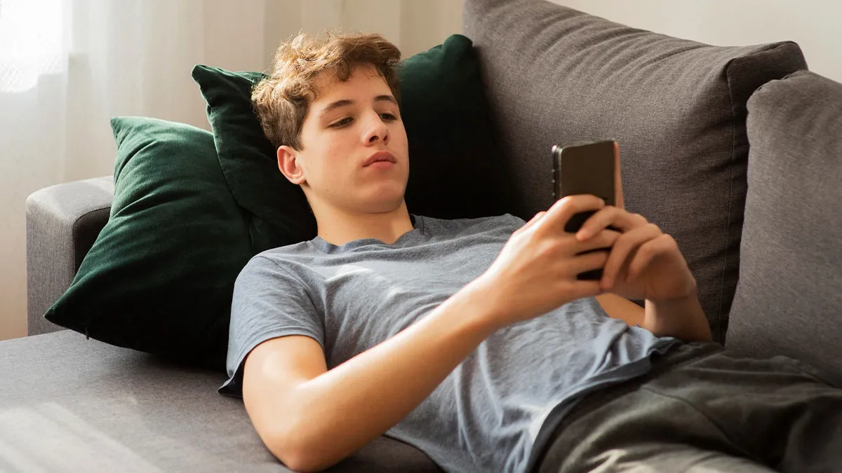 Guy Makes Peace With Dad Being Out Of His Life, Loses It When Stepsiblings Involve School Council