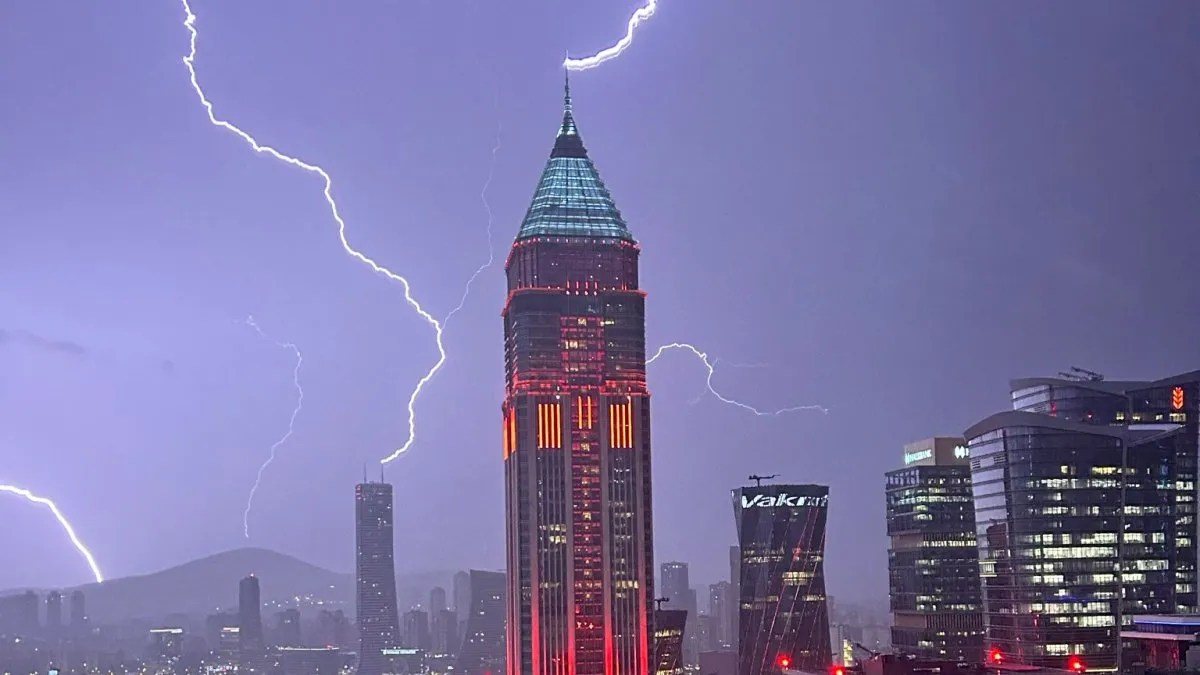 93 Buildings That Were Probably Built For An Evil Mastermind To Plan How They Will Conquer The World (New Pics)