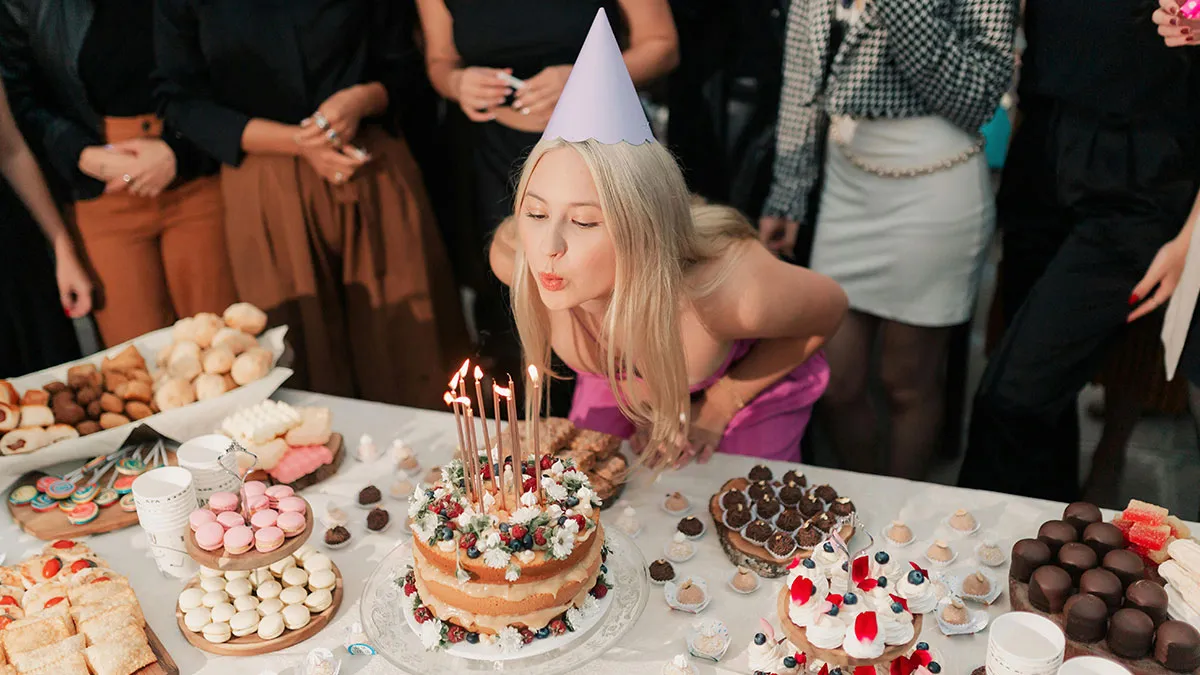 Lady Deliberately Splits Friend And Her BF, Says He's Not Fun, Then Blames Her For Ruining The Party