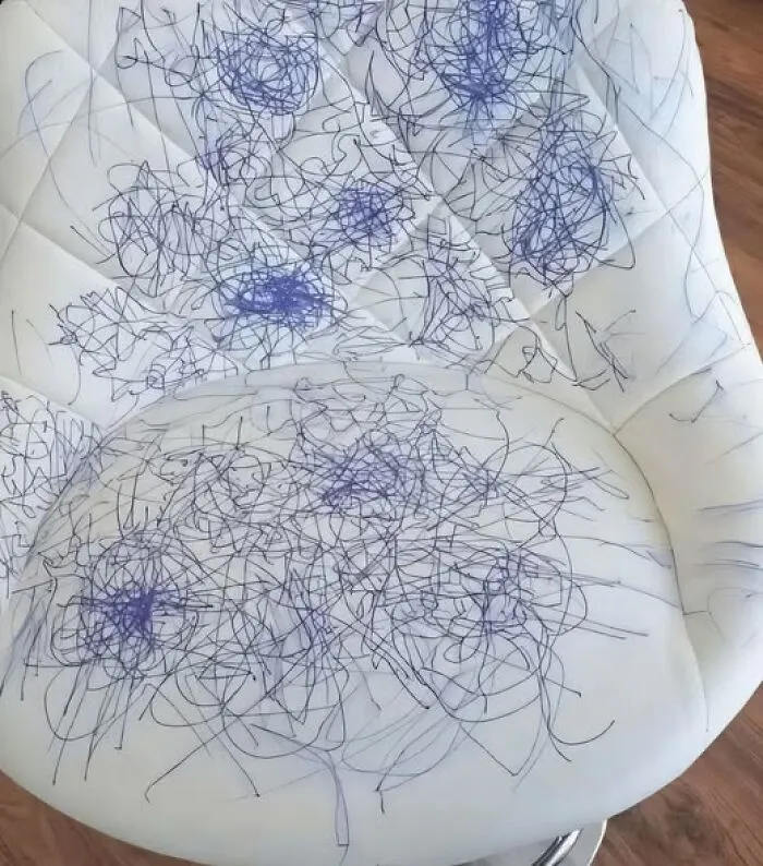 Los niños le hicieron esto a mi silla. ¿Qué debo hacer?