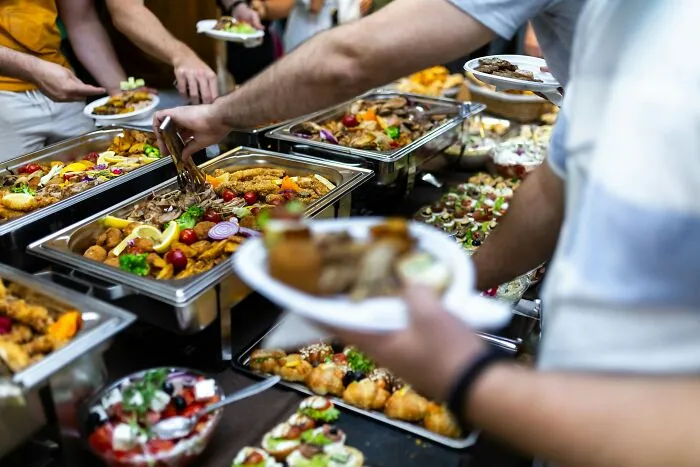 "Haunts Me To This Day": 58 Moments Workers From All-You-Can-Eat Establishments Can't Forget