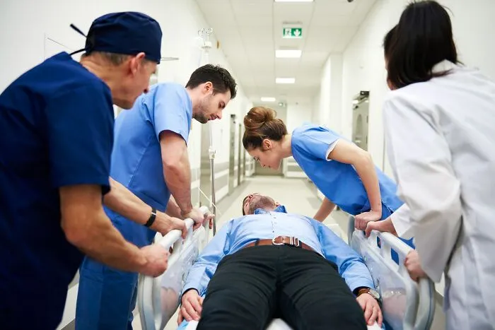 20 Médicos comparten cosas poco éticas que han visto en su profesión