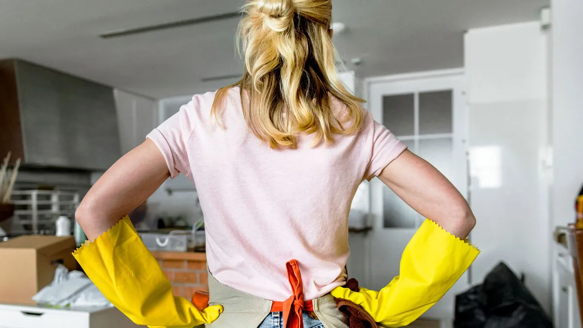 Wife With OCD Won’t Let Husband Cross Her Hygiene Lines, He Loses It Over Her “Psychopathic” Rules