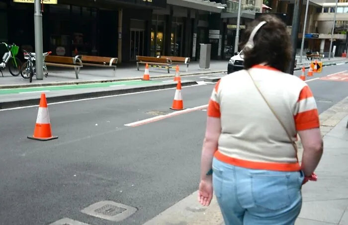This Photographer Captures Real-Life Visual Jokes On The Street (50 Pics)
