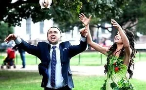 32 Wedding Photos So Cringeworthy They Broke The Internet