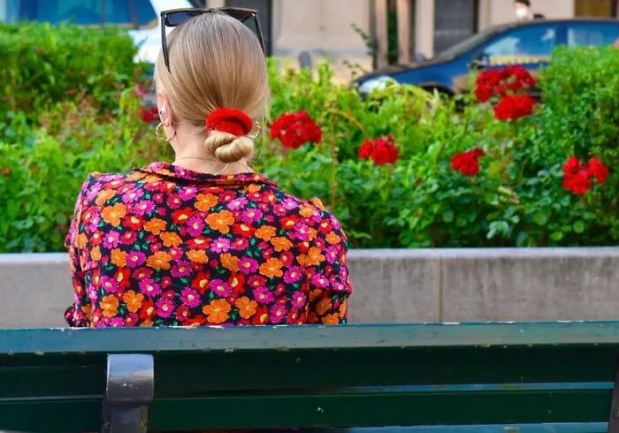 This Photographer Captures Real-Life Visual Jokes On The Street (50 Pics)