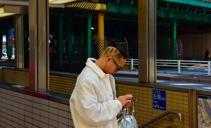 This Photographer Captures Real-Life Visual Jokes On The Street (50 Pics)