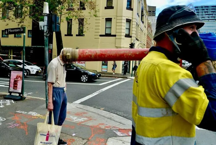 This Photographer Captures Real-Life Visual Jokes On The Street (50 Pics)