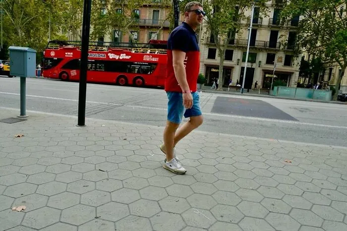 This Photographer Captures Real-Life Visual Jokes On The Street (50 Pics)