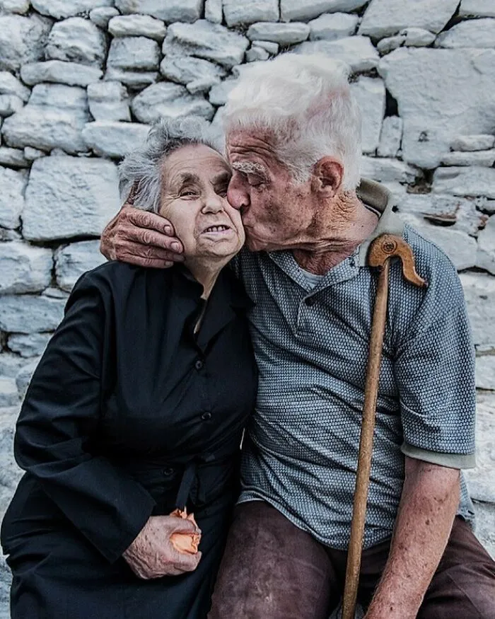 This Street Photographer Captures Raw And Human Moments In Everyday Life (40 Pics)