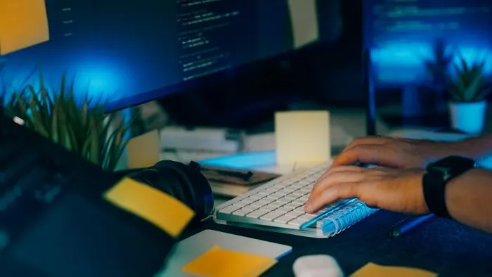 30 Juicy Stories From Folks Who Work In “Boring” Industries That Will Probably Surprise You