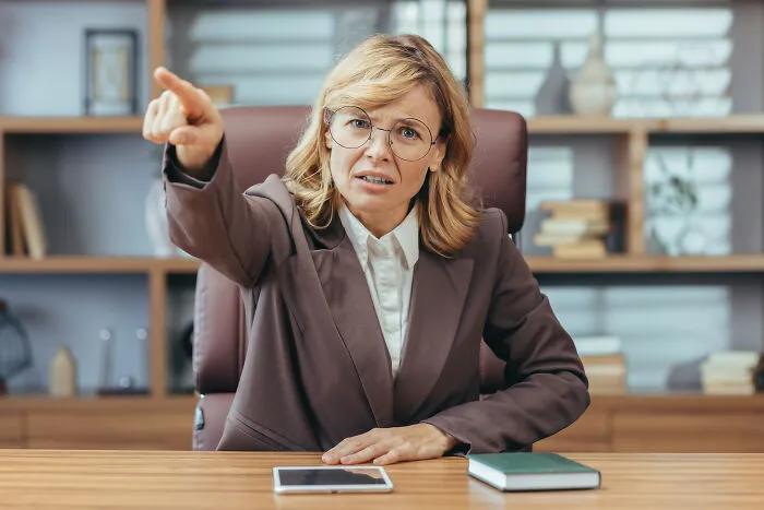 “Goodbye”: 36 People Who Woke Up, Chose Violence And Quit Their Jobs In Dramatic Fashion
