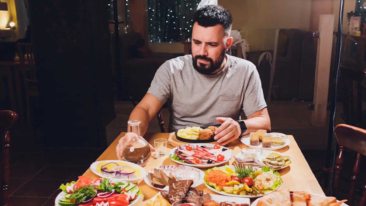 Mom's New BF Expects To Always Have Meals Prepared By 17YO, Waiting, She Can't Take It Anymore
