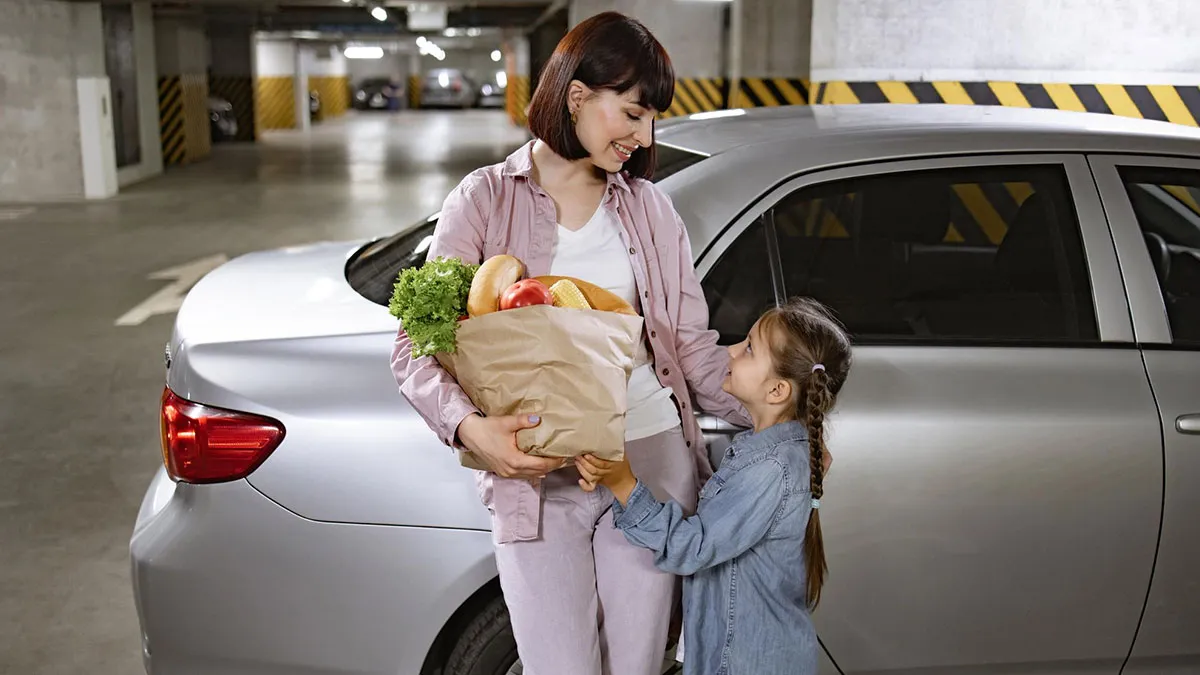 Lady Pulls The “I Have Kids” Card To Make Neighbor Give Up Parking Spot, Steals It When It Fails
