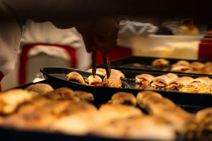 "Haunts Me To This Day": 58 Moments Workers From All-You-Can-Eat Establishments Can't Forget