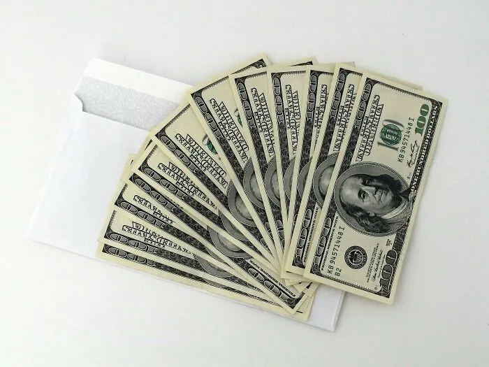 “I Could Never Take Her Seriously”: 44 Times Rich People Showed How Far From Reality They Are