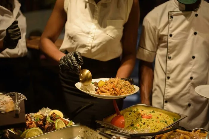 "Haunts Me To This Day": 58 Moments Workers From All-You-Can-Eat Establishments Can't Forget