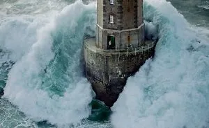 “What Photo Leaves You Speechless?” (35 People Deliver)