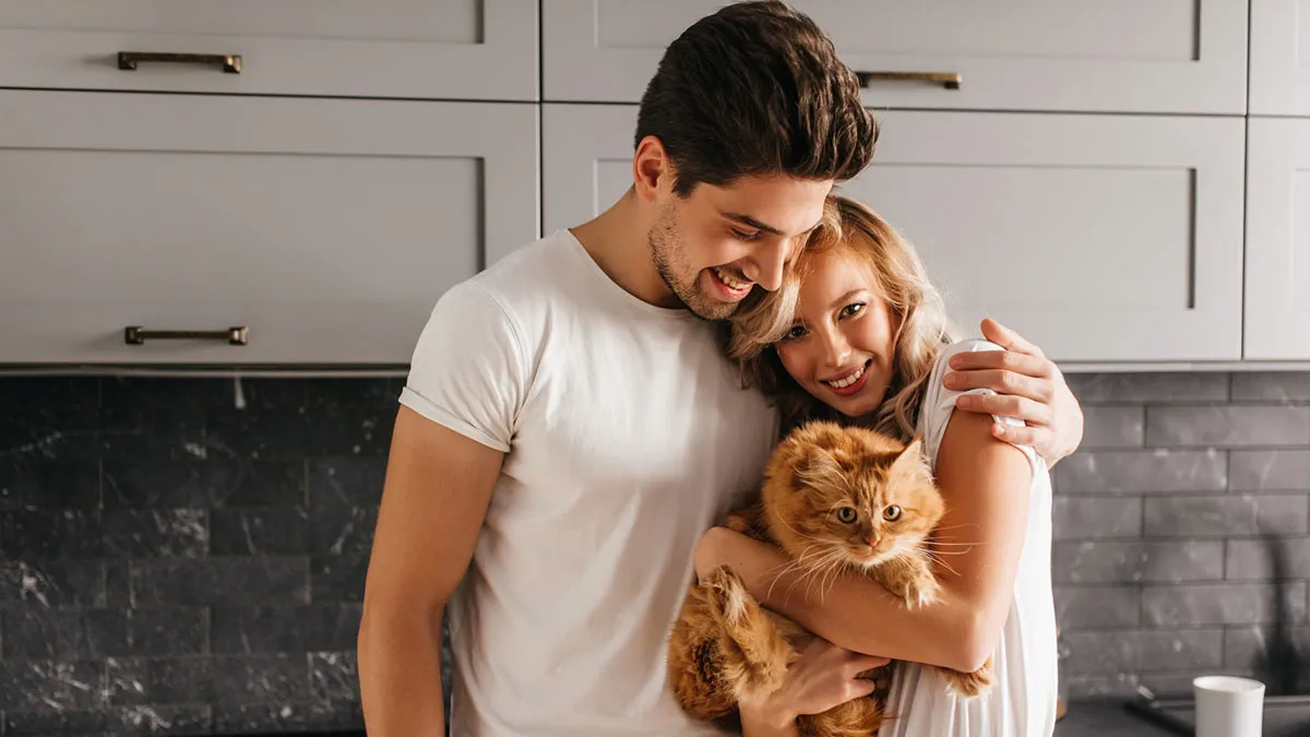Lady Going On 12-Day Vacay Gives BF A Key To Come Over Anytime, Roommate Puts Her Foot Down