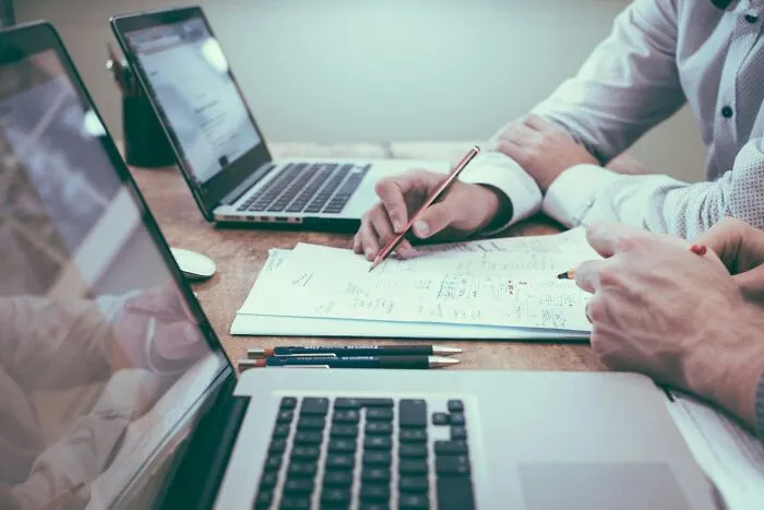 30 Juicy Stories From Folks Who Work In “Boring” Industries That Will Probably Surprise You