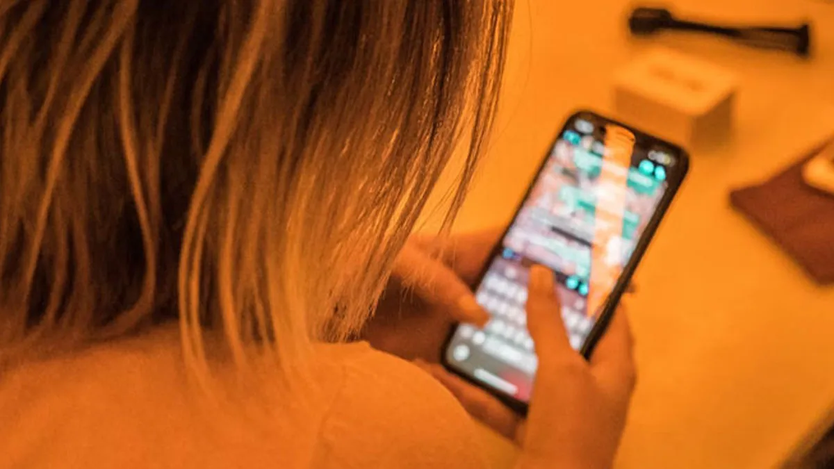 Woman Gets Suspicious And Texts Husband’s Best Friend Pretending To Be Him, She Falls Right Into Her Trap