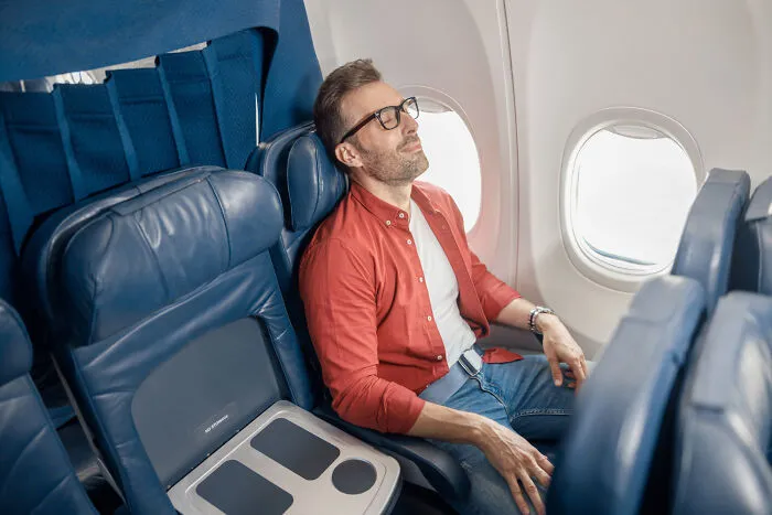 “Saved Me On An 8 Hour Flight”: 36 Genius Plane Hacks From People Who Basically Live In The Sky