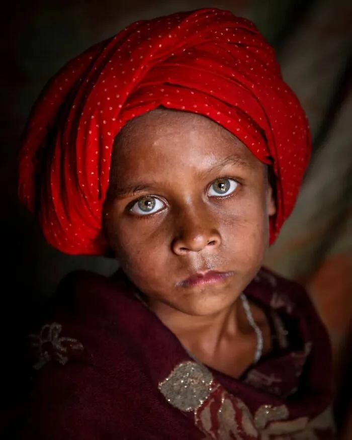21 Powerful Portraits By Mou Ayesha Showcasing Rare Light Eyes In Bangladesh