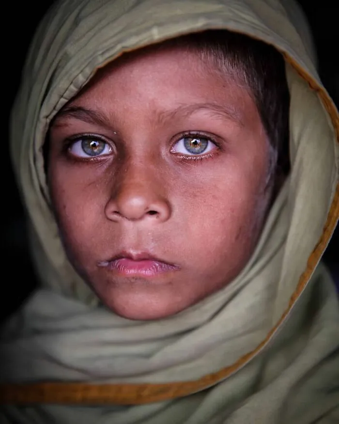 21 Powerful Portraits By Mou Ayesha Showcasing Rare Light Eyes In Bangladesh
