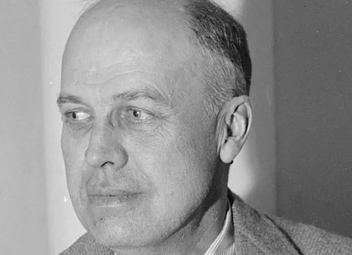 Portrait of Edward Hopper, the American artist known for his painting Nighthawks, in a black and white photograph.