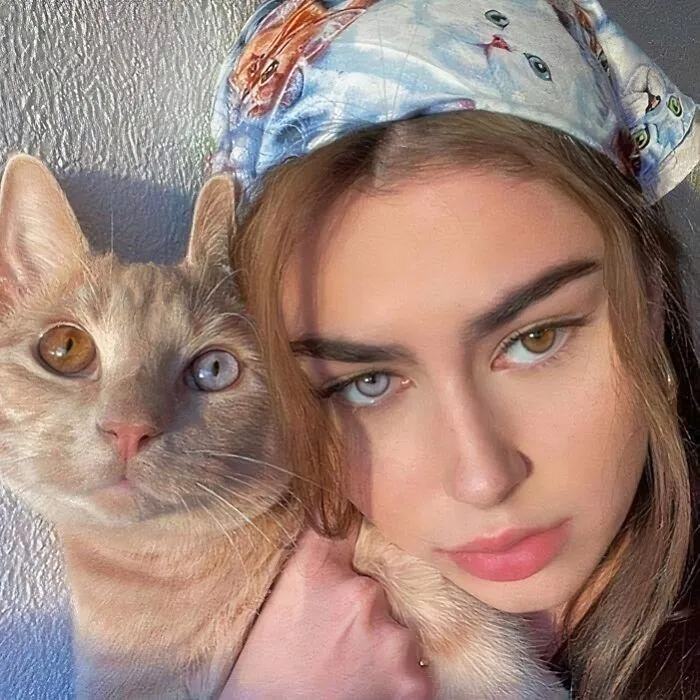 Hooman And Her Kitty Have Matching Eyes