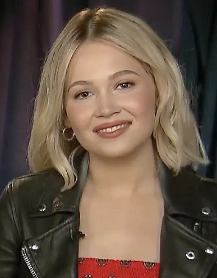 Actress Kelli Berglund, 30