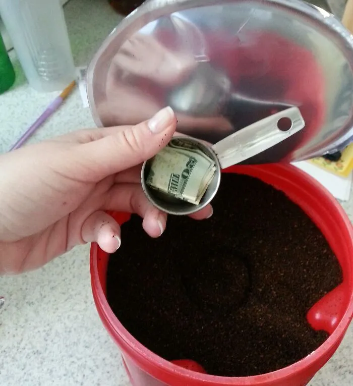 Cada vez que mi papá me visita, esconde un billete de $20 antes de irse. Este lugar es, sin duda, el mejor. He estado preparando café así durante una semana antes de darme cuenta.