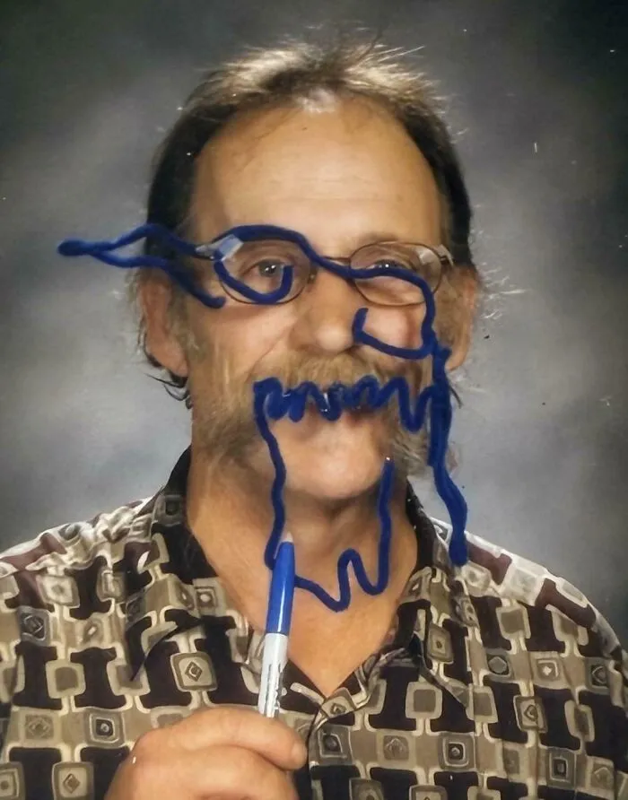Esa vez que mi papá usó limpiatuberías para su foto escolar.