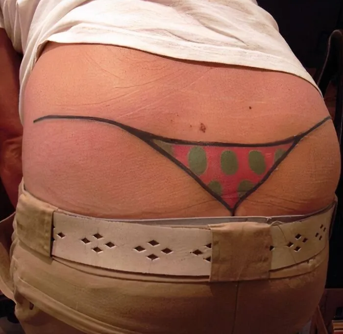 30 Tatuajes horribles para recordarnos que algunos errores son difíciles de borrar