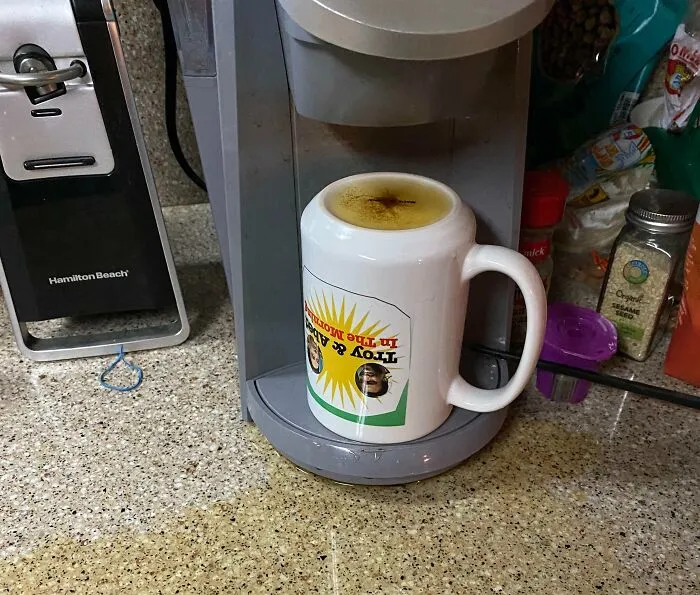 Preparé café mientras aún estaba medio dormido.